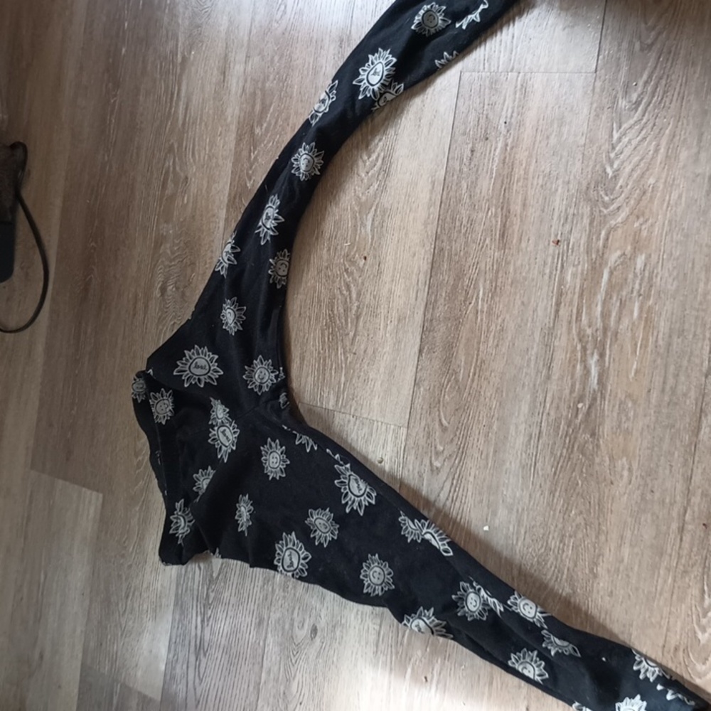 We are selling a two pack of Old Navy that are very comfortable - Picture 4 of 5